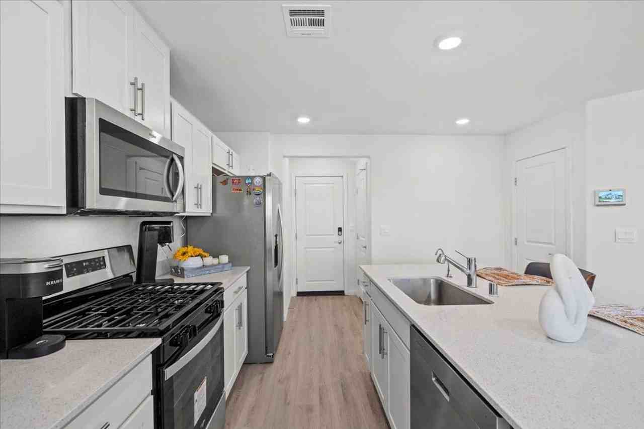 619 Peaceful Rock Ave - Photo 7 of 22