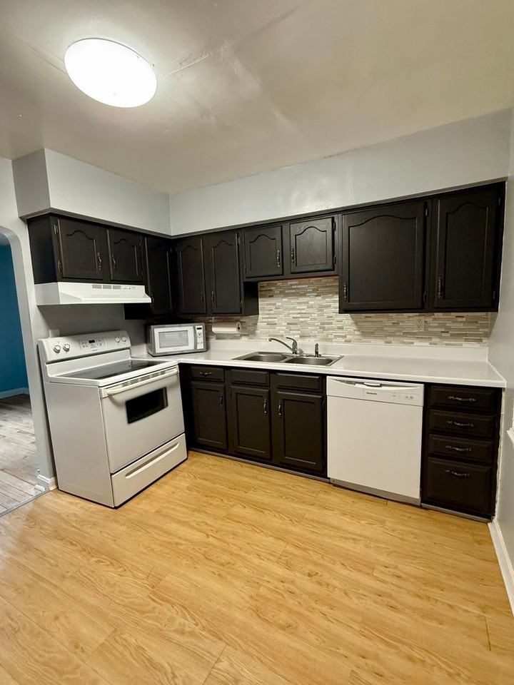 40 Edwards Ct - Photo 5 of 16