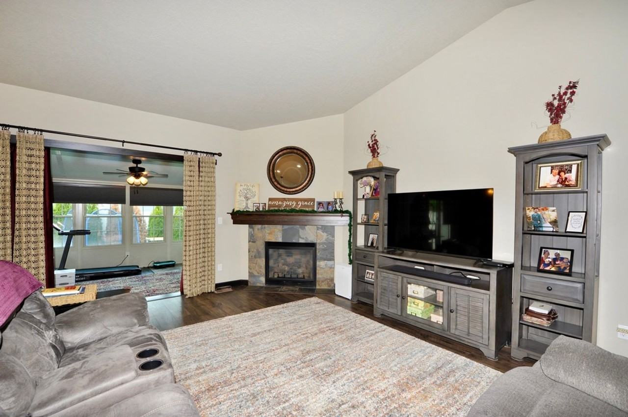 1399 N Brady St - Photo 6 of 35