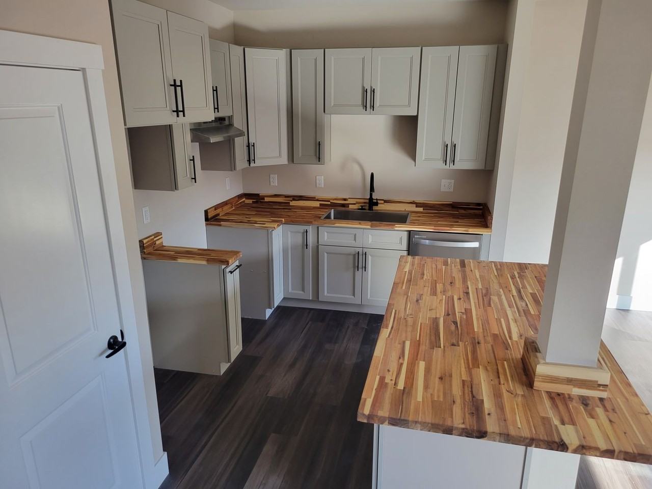 152 Allison Ave - Photo 3 of 9
