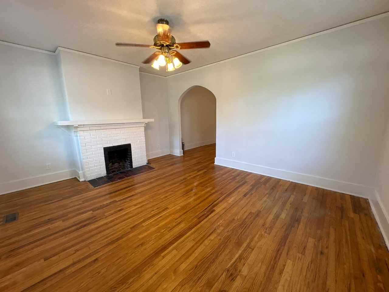 1112 Troupe St - Photo 2 of 12