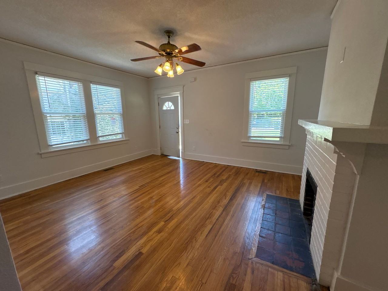 1112 Troupe St - Photo 3 of 12