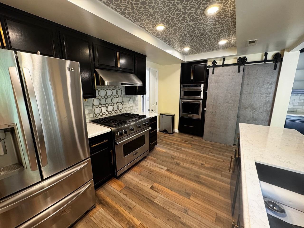 1580 Valecroft Ave - Photo 3 of 41