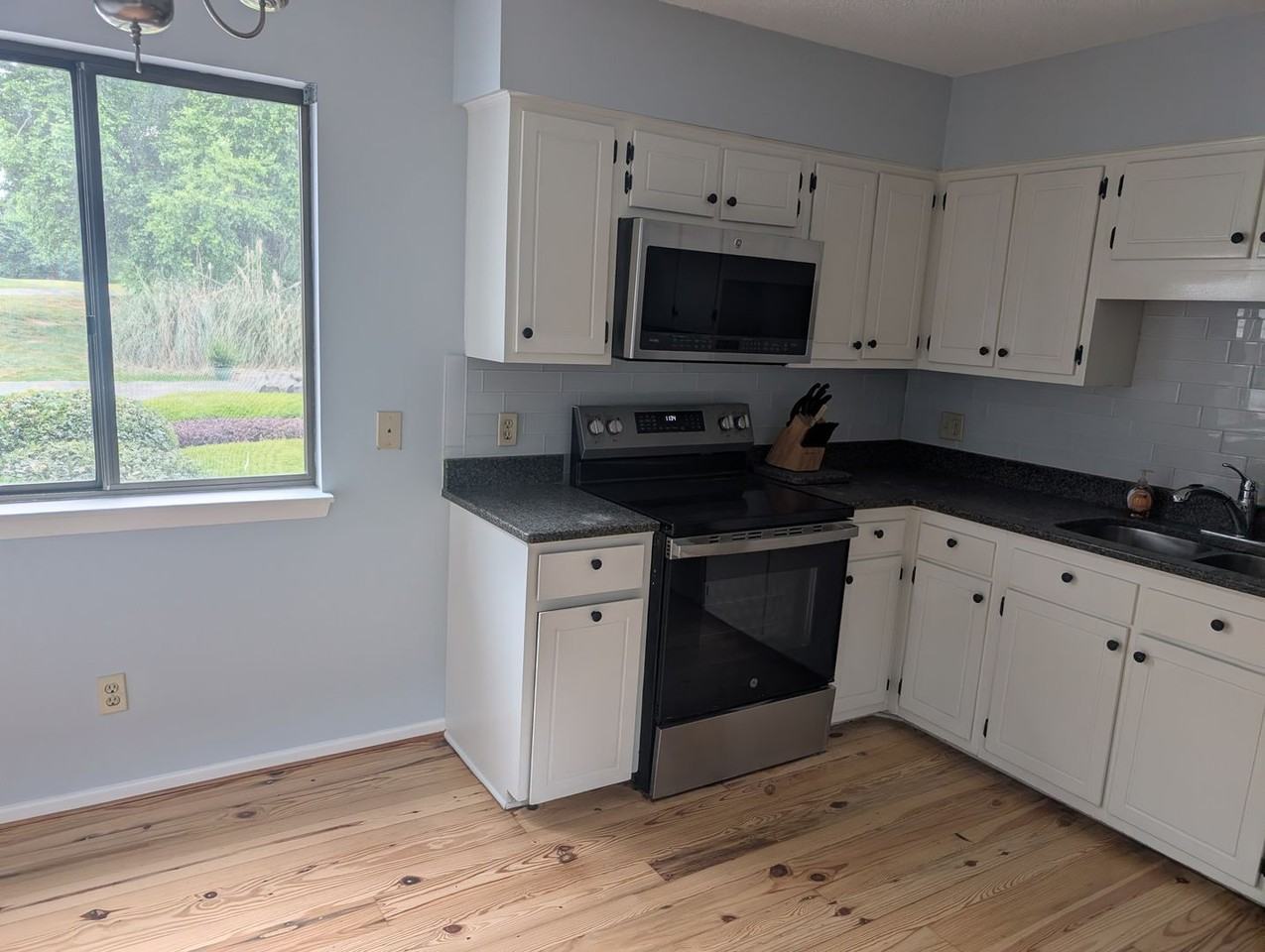 22 Royal Oak Dr - Photo 6 of 19