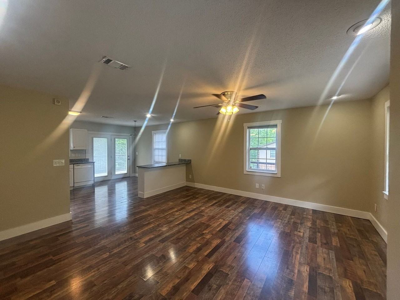 2710 S Greenwood Dr - Photo 5 of 18