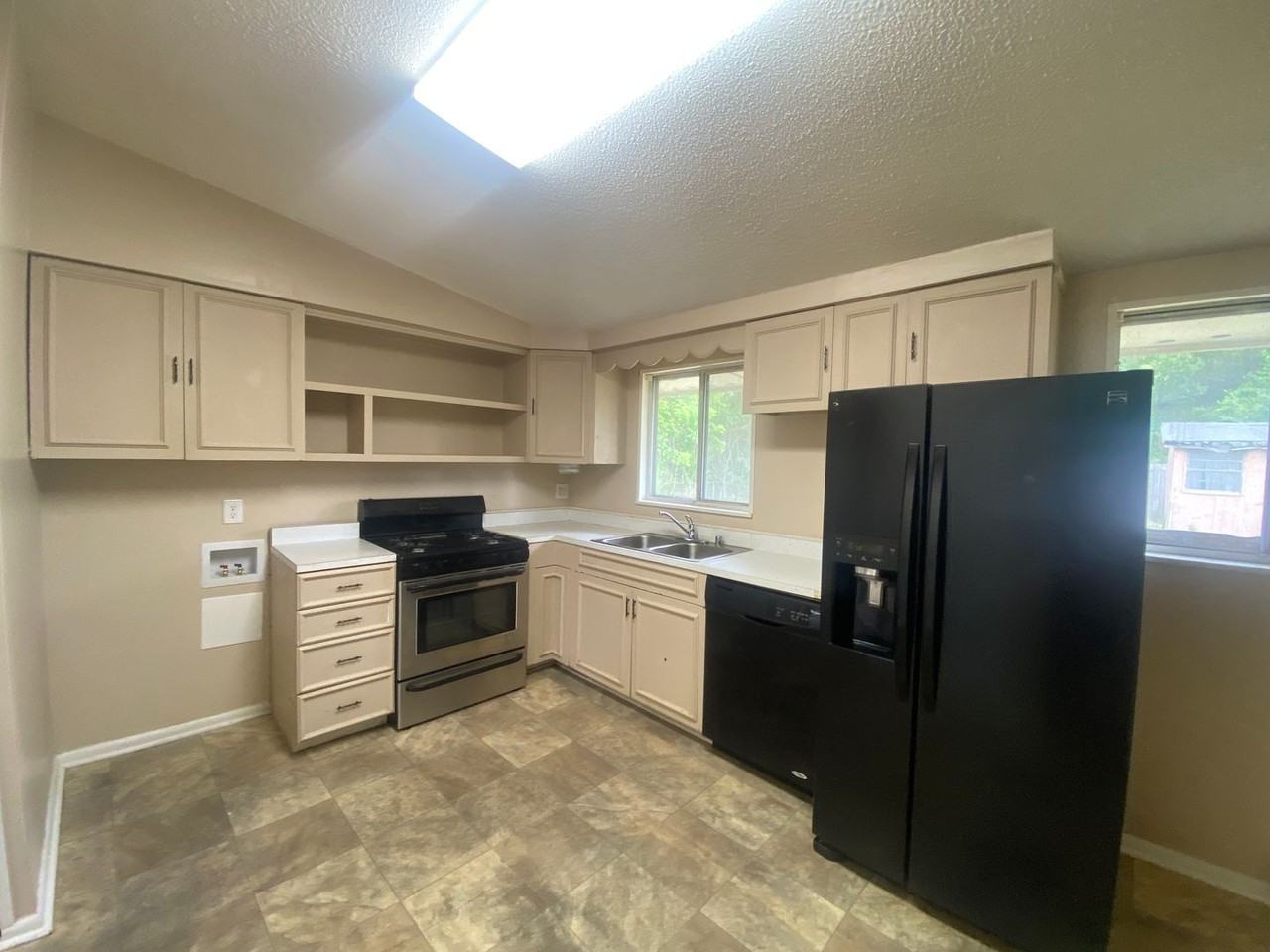 300 W Roseclair St - Photo 6 of 12