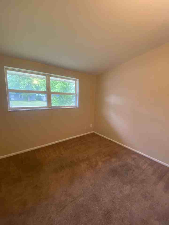 300 W Roseclair St - Photo 7 of 12