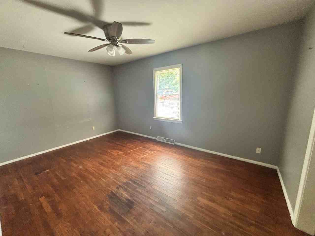2435 Se Colorado Ave - Photo 5 of 7