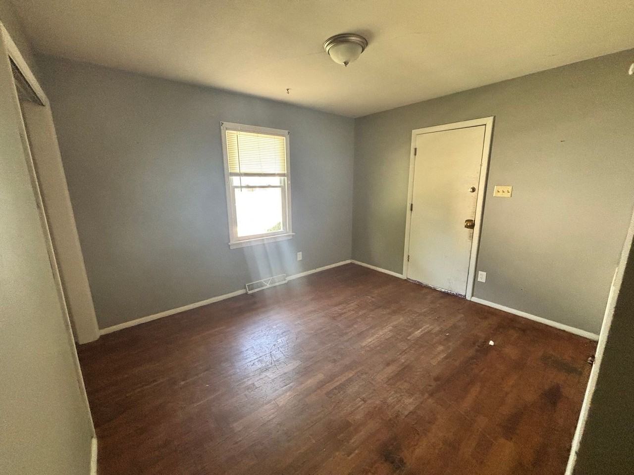 2435 Se Colorado Ave - Photo 6 of 7