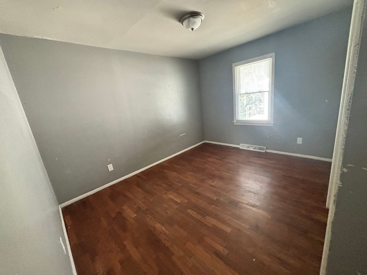 2435 Se Colorado Ave - Photo 7 of 7