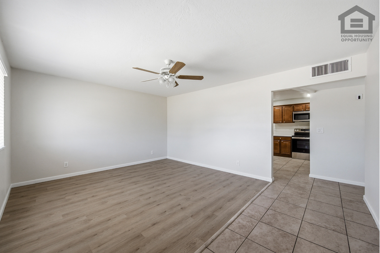3214 W Corrine Dr - Photo 4 of 38