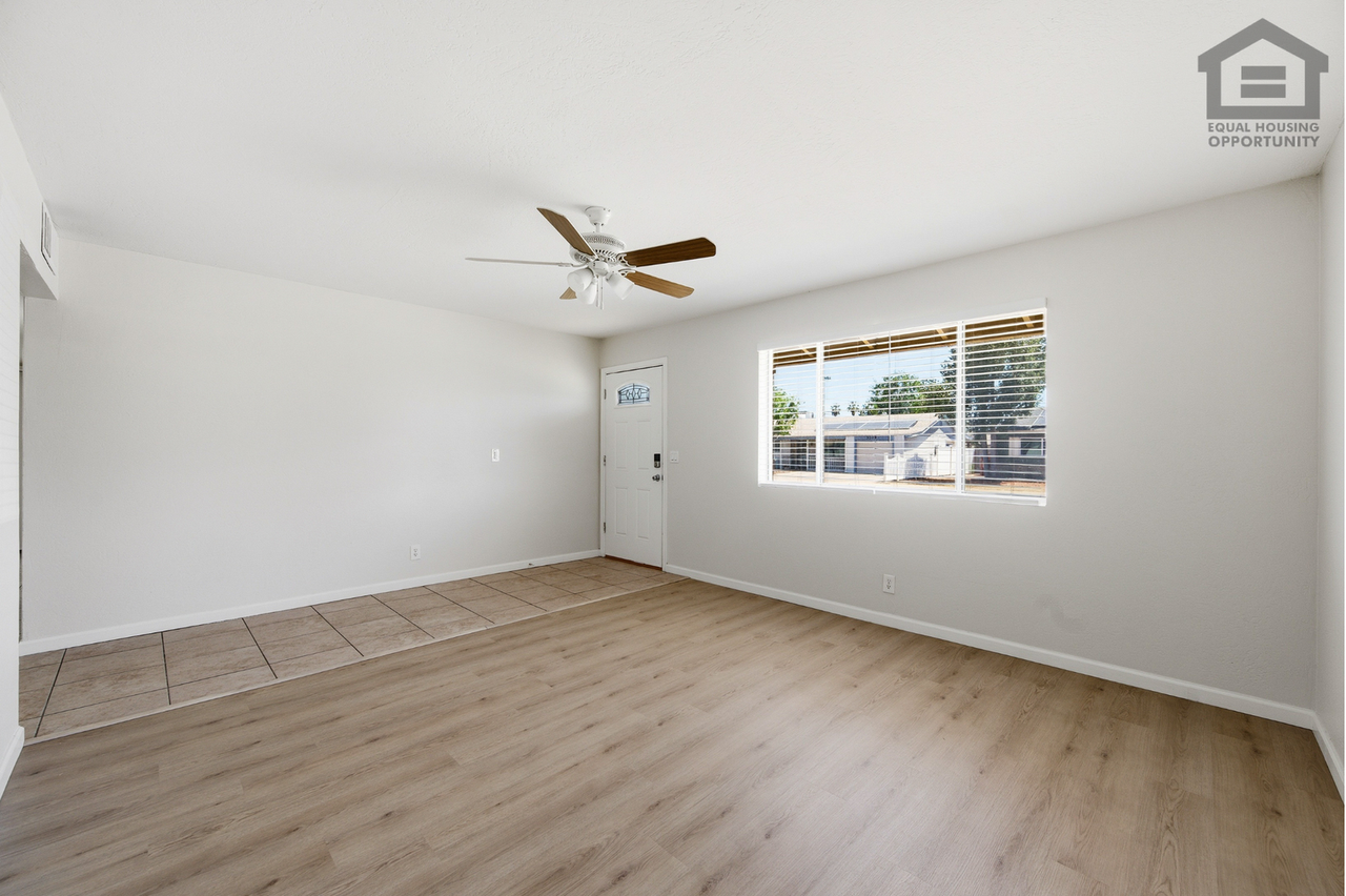 3214 W Corrine Dr - Photo 5 of 38