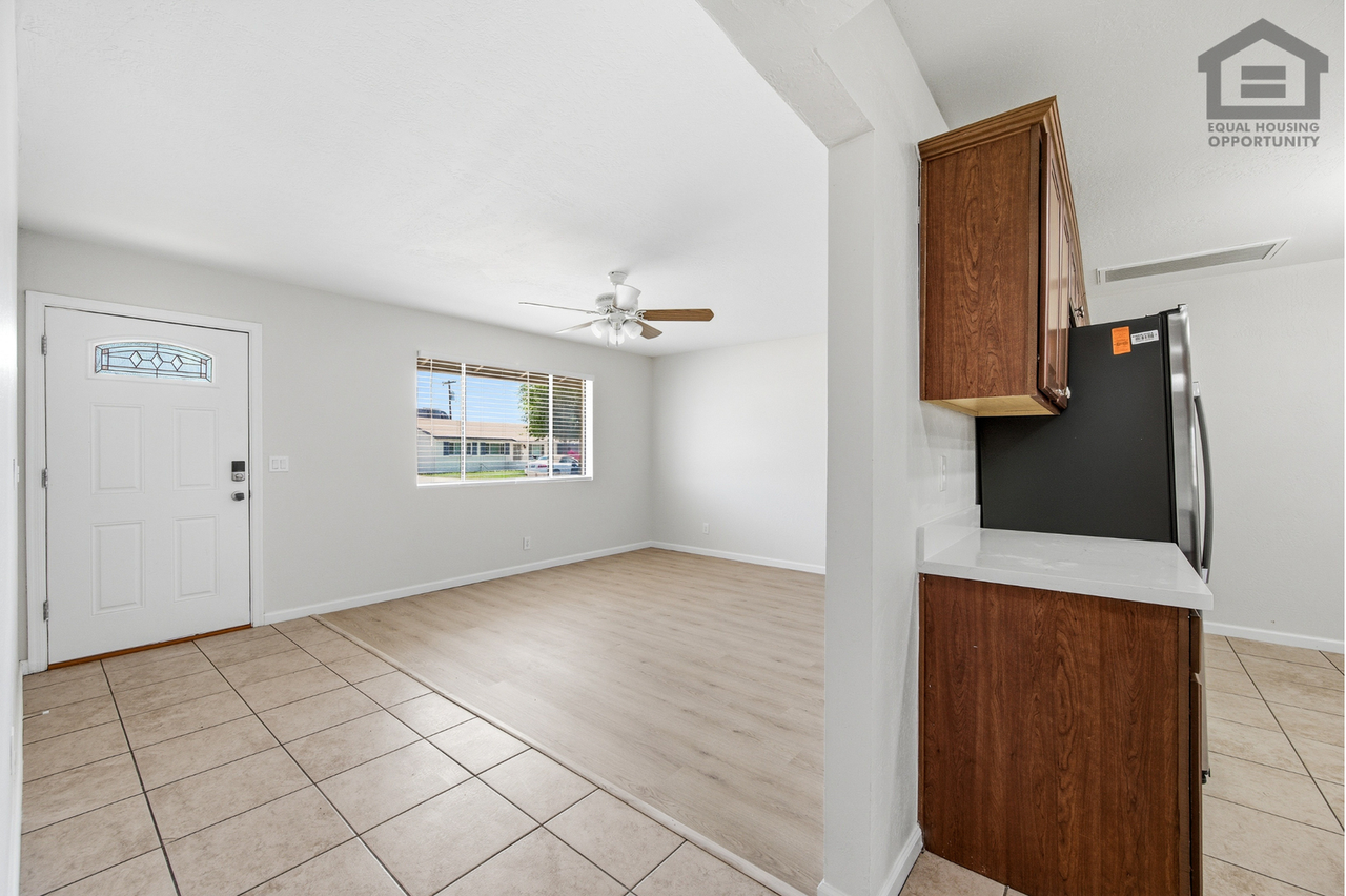 3214 W Corrine Dr - Photo 6 of 38