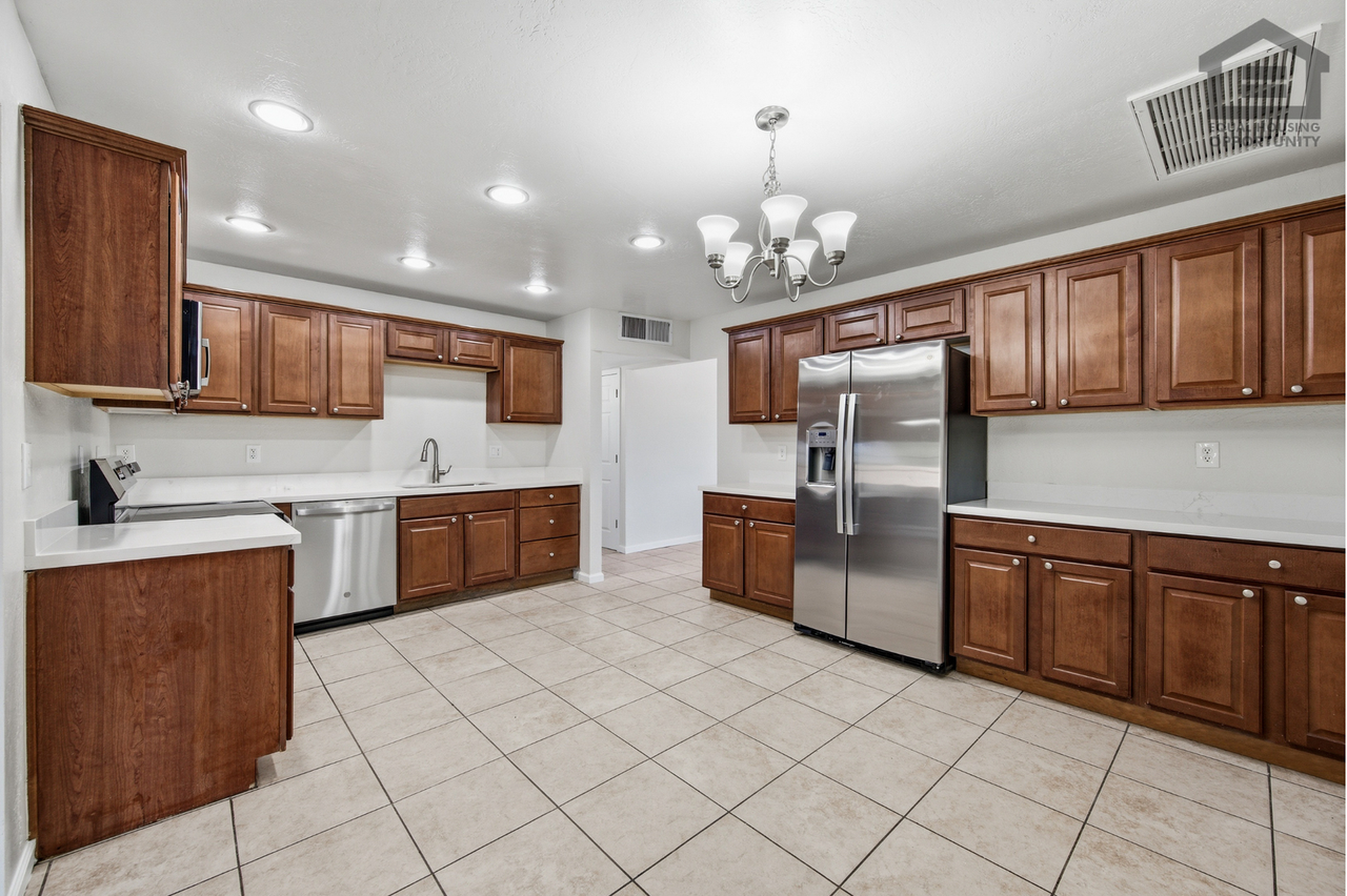 3214 W Corrine Dr - Photo 7 of 38