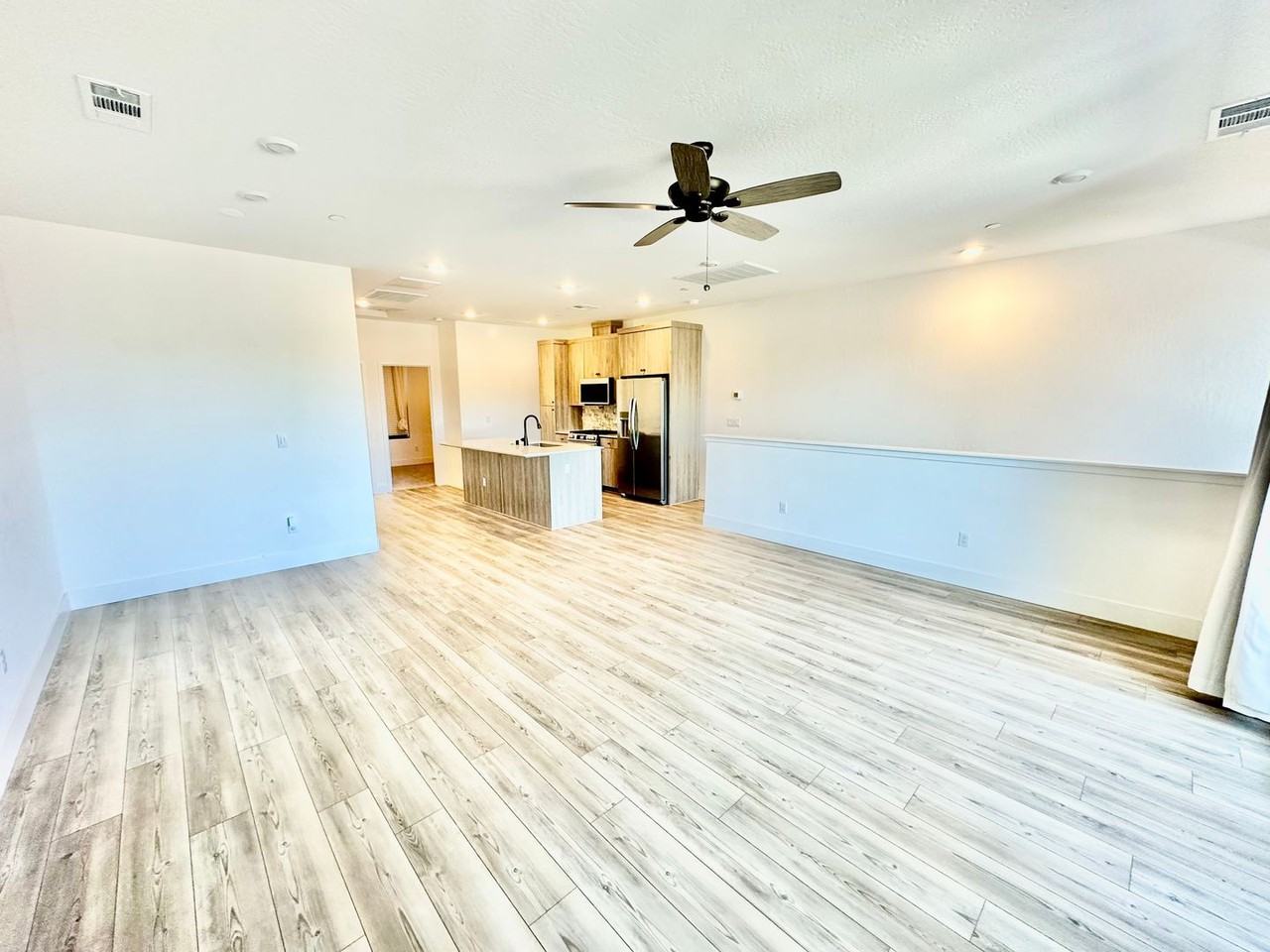 580 N Adler Ln - Photo 4 of 35