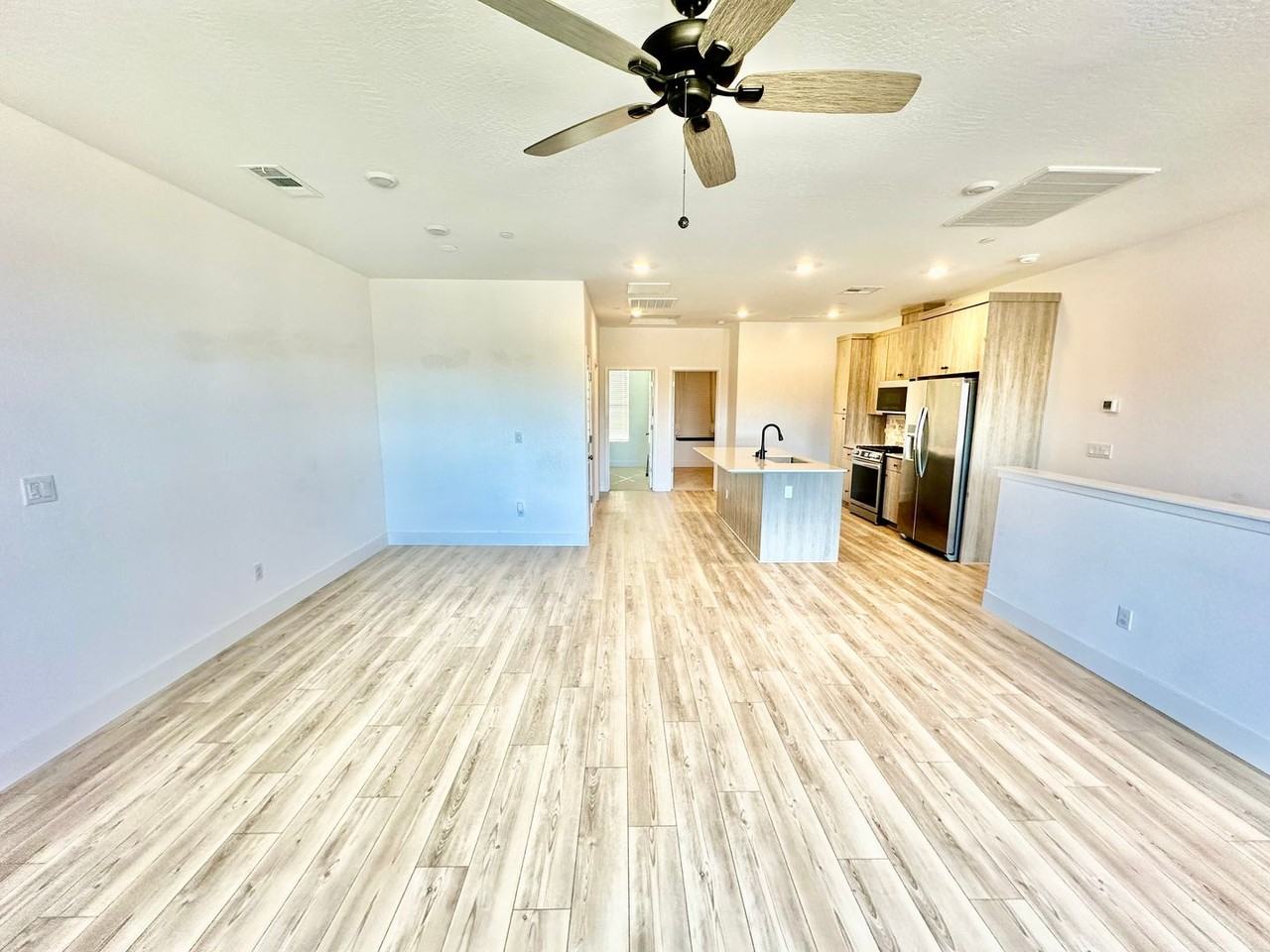 580 N Adler Ln - Photo 5 of 35