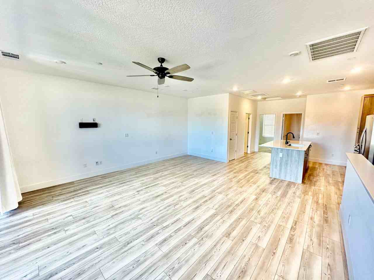 580 N Adler Ln - Photo 6 of 35
