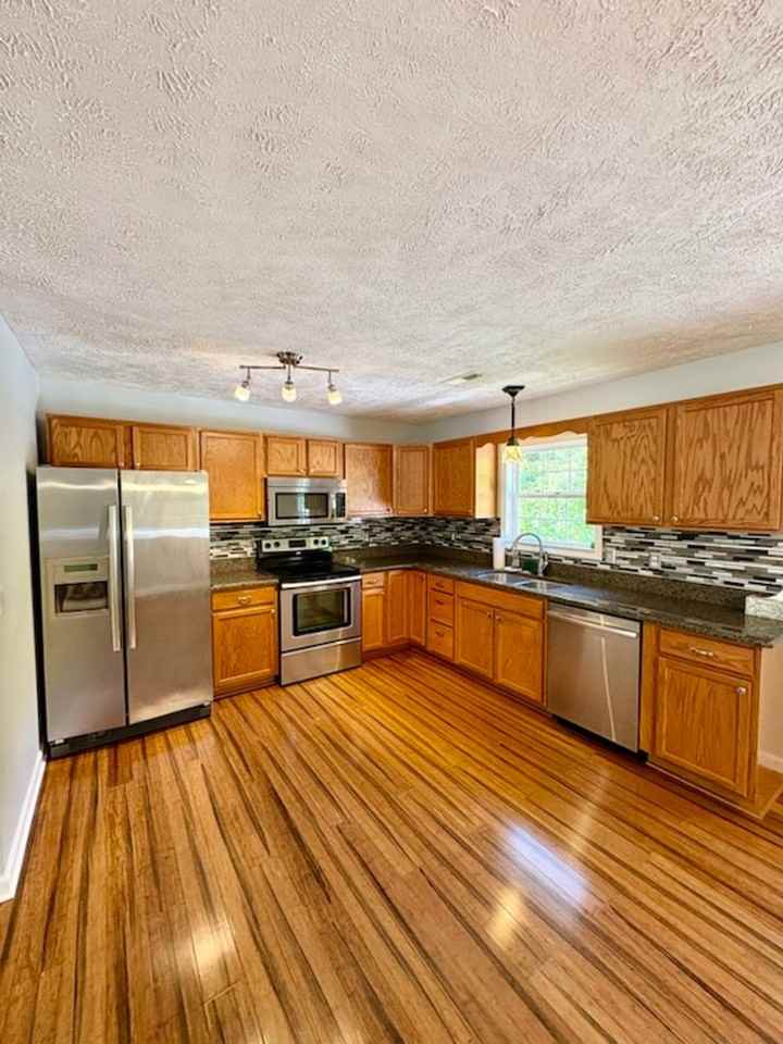 160 Burning Oaks Dr - Photo 4 of 33