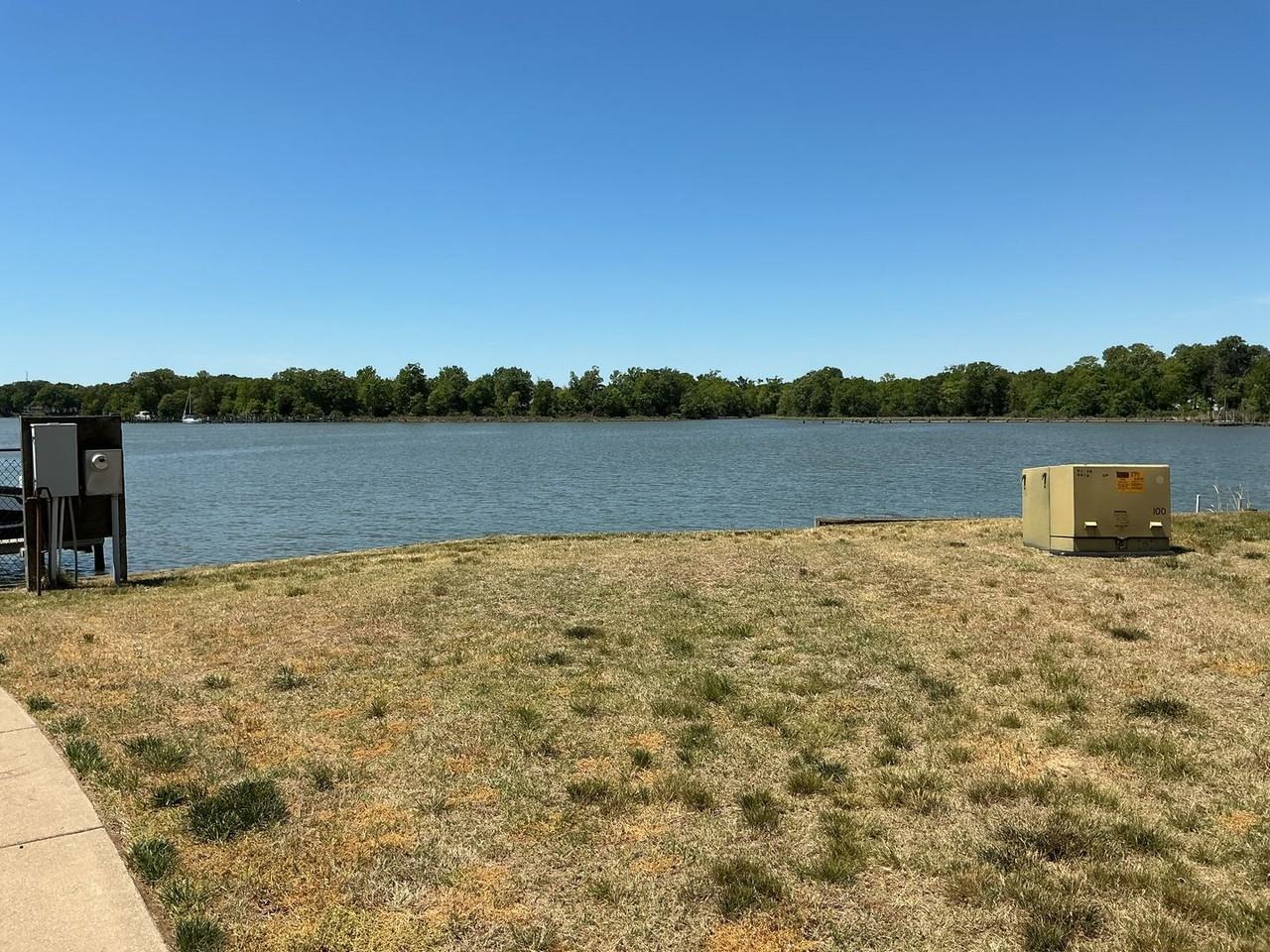 125 Lynnhaven Ct - Photo 3 of 4