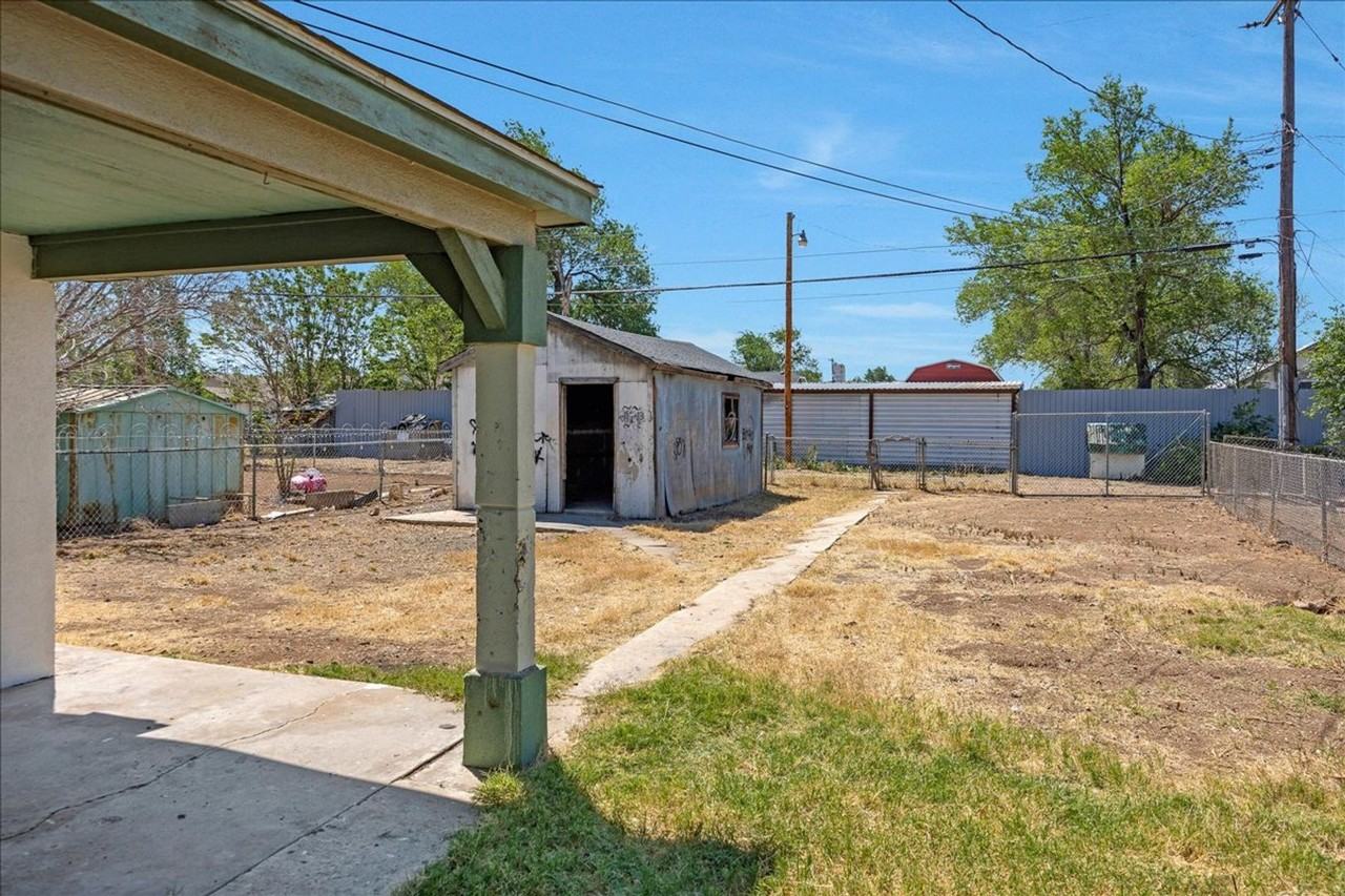 2202 Brook Ave - Photo 2 of 23