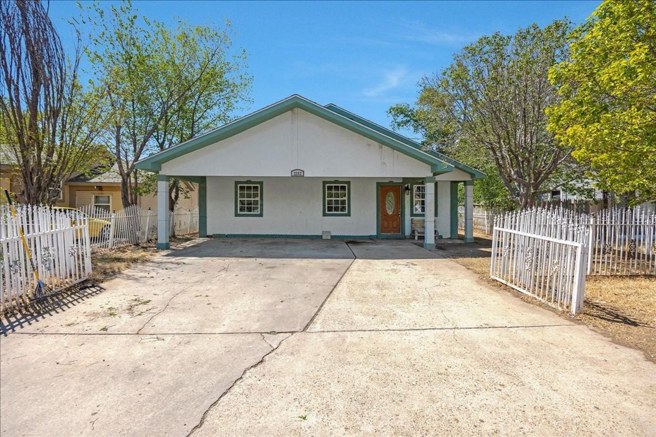 2202 Brook Ave - Photo 3 of 23