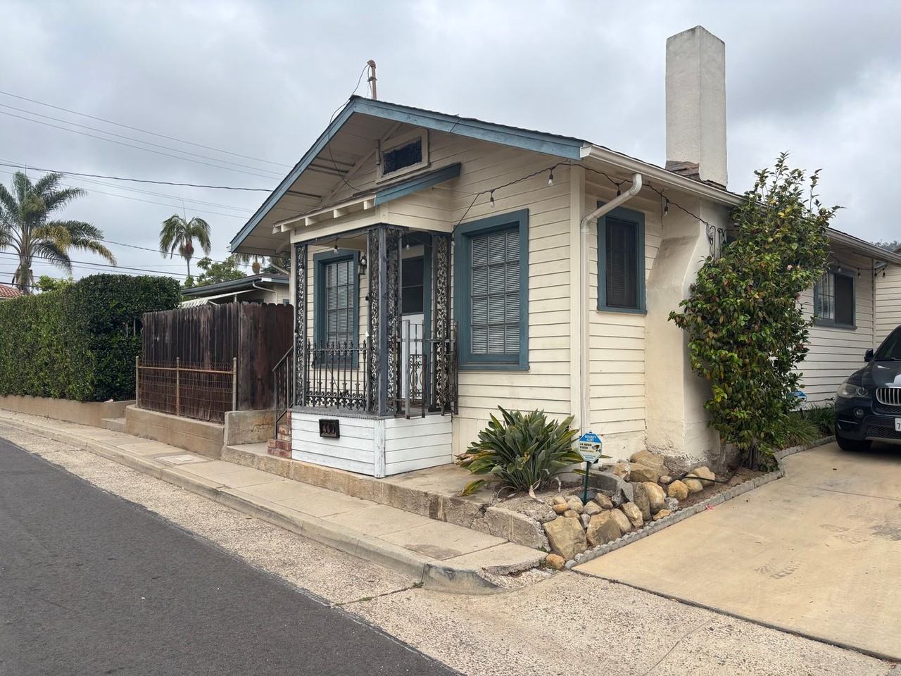 1330 Carmelita Ave - Photo 2 of 22