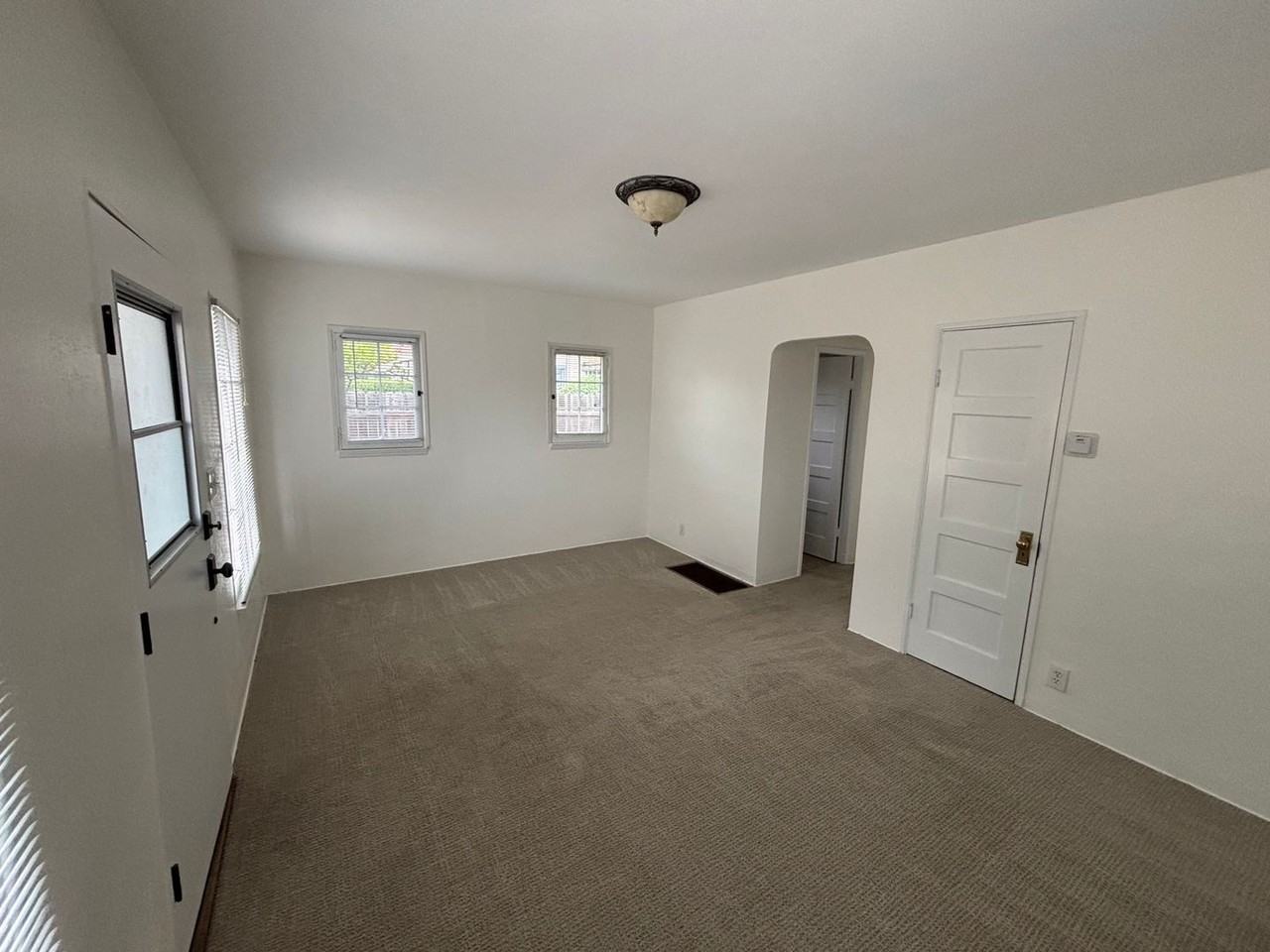 1330 Carmelita Ave - Photo 4 of 22