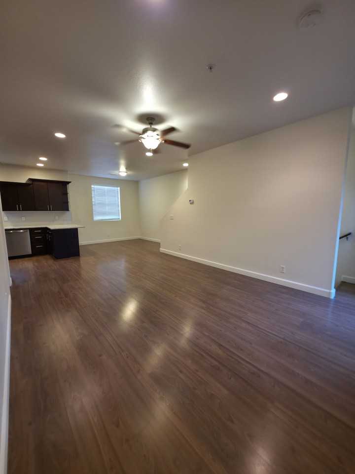 2512 W Pikes Peak Dr #1 - Photo 4 of 20