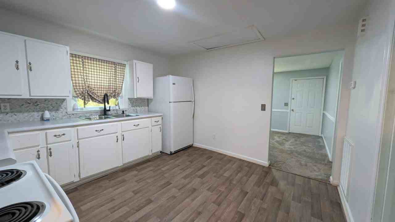 328 Cummings St #1 - Photo 3 of 13