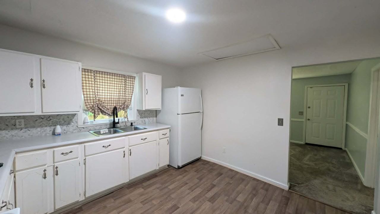328 Cummings St #1 - Photo 4 of 13