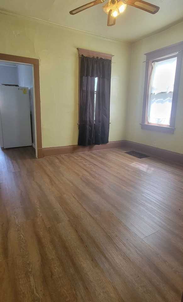 927 Plumer St #1 - Photo 7 of 12