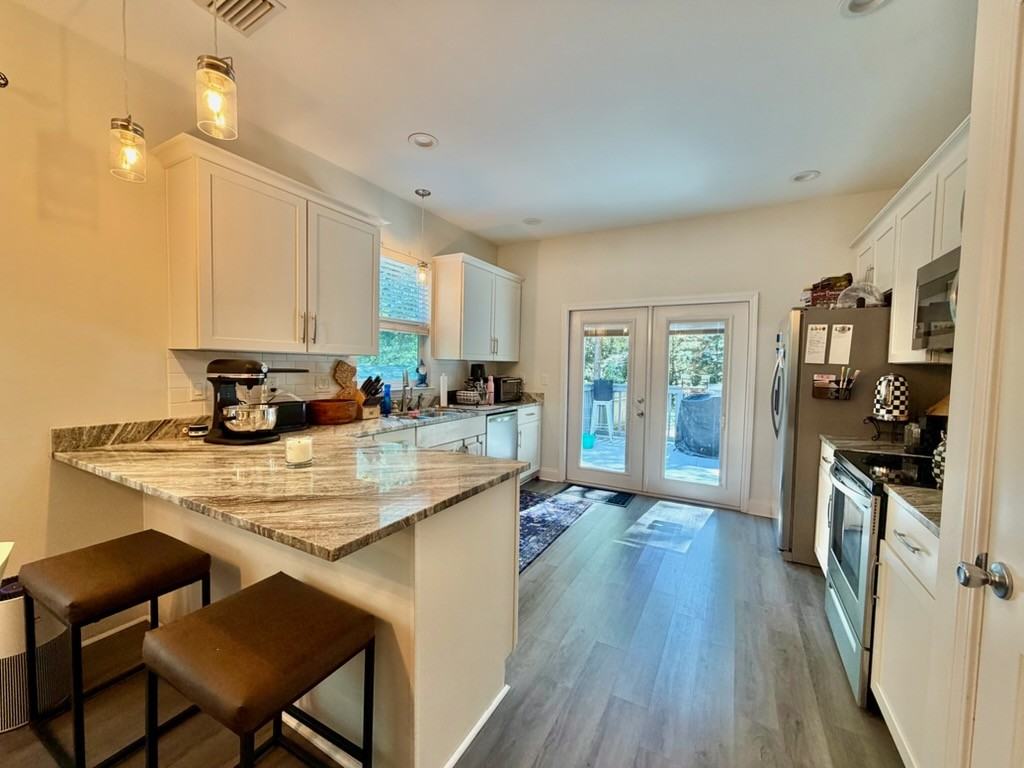 411B Redwood Ave #1 - Photo 3 of 20