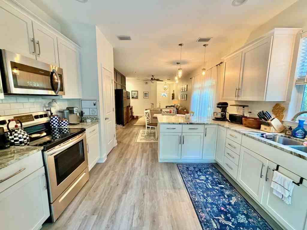 411B Redwood Ave #1 - Photo 5 of 20