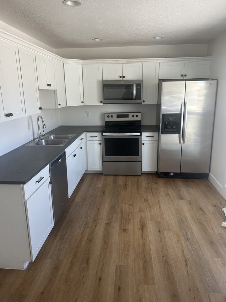 1063 N 100 W #1 - Photo 2 of 8