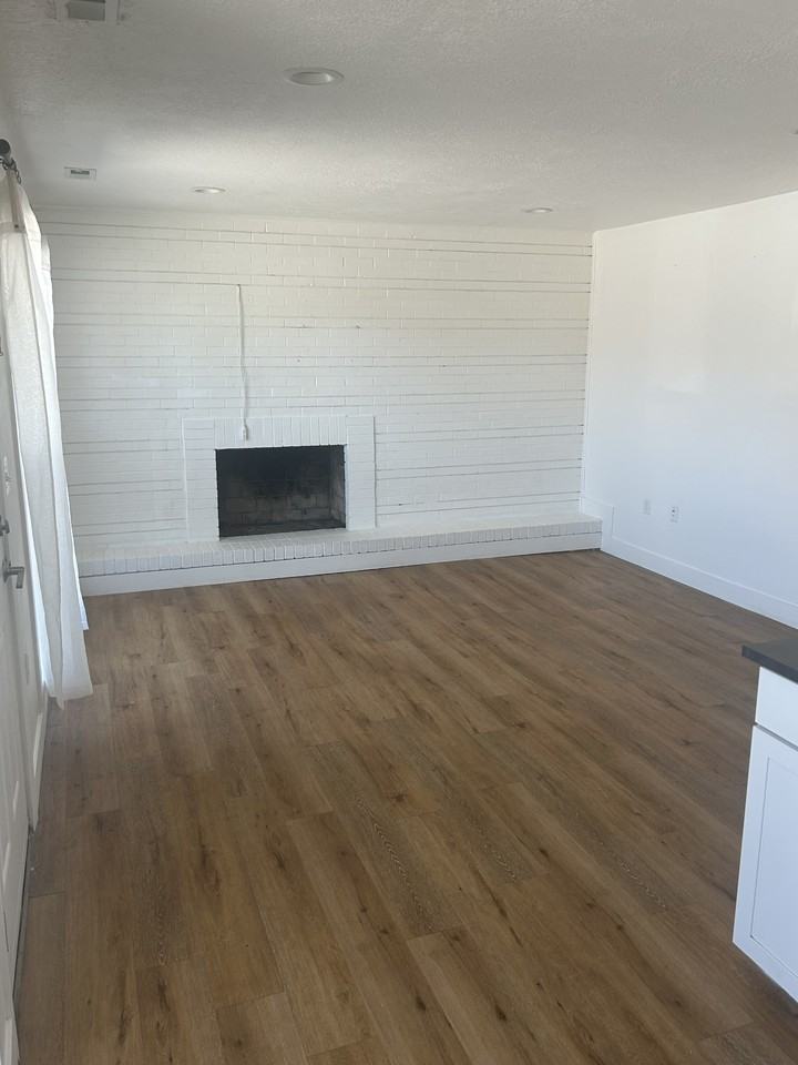 1063 N 100 W #1 - Photo 3 of 8