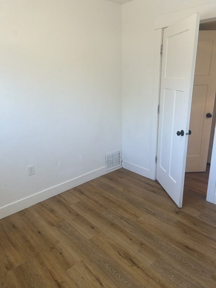 1063 N 100 W #1 - Photo 4 of 8