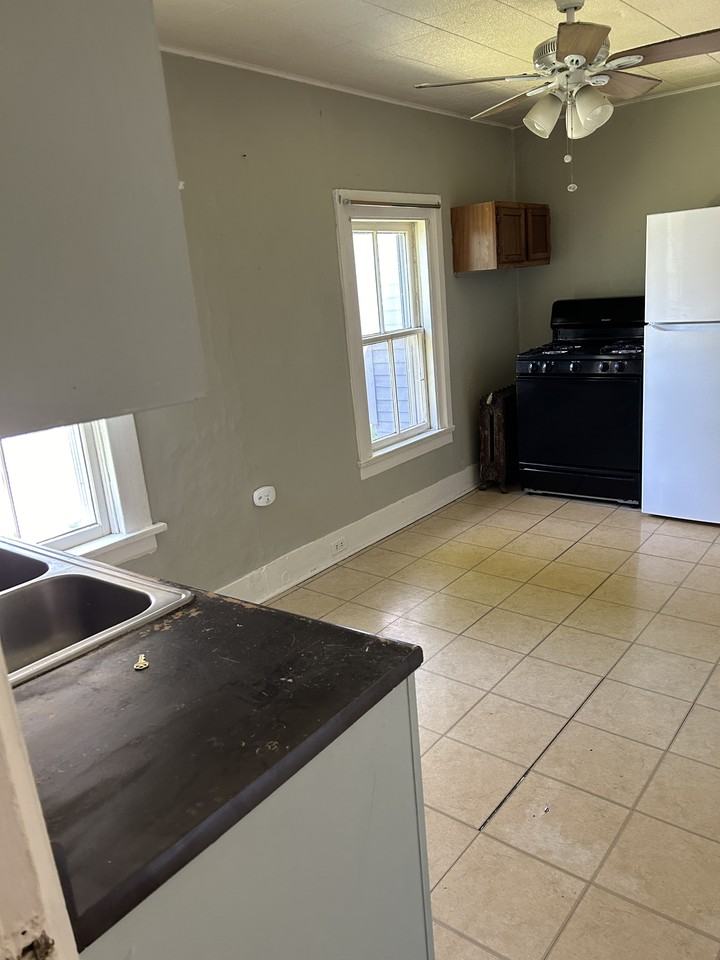 3212 East Avenue - 4 #4 - Photo 4 of 10