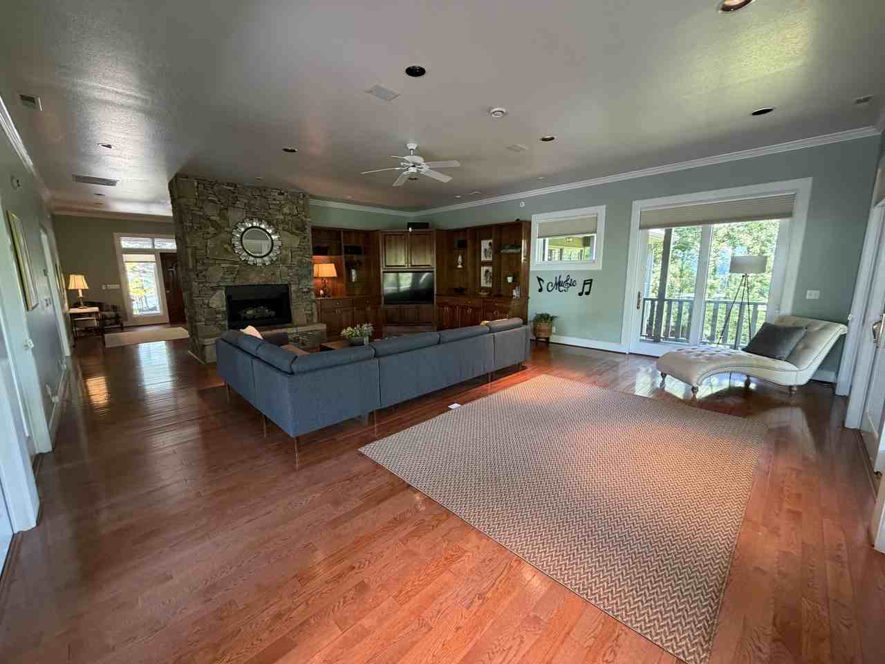 139 Summit Dr #1 - Photo 4 of 43