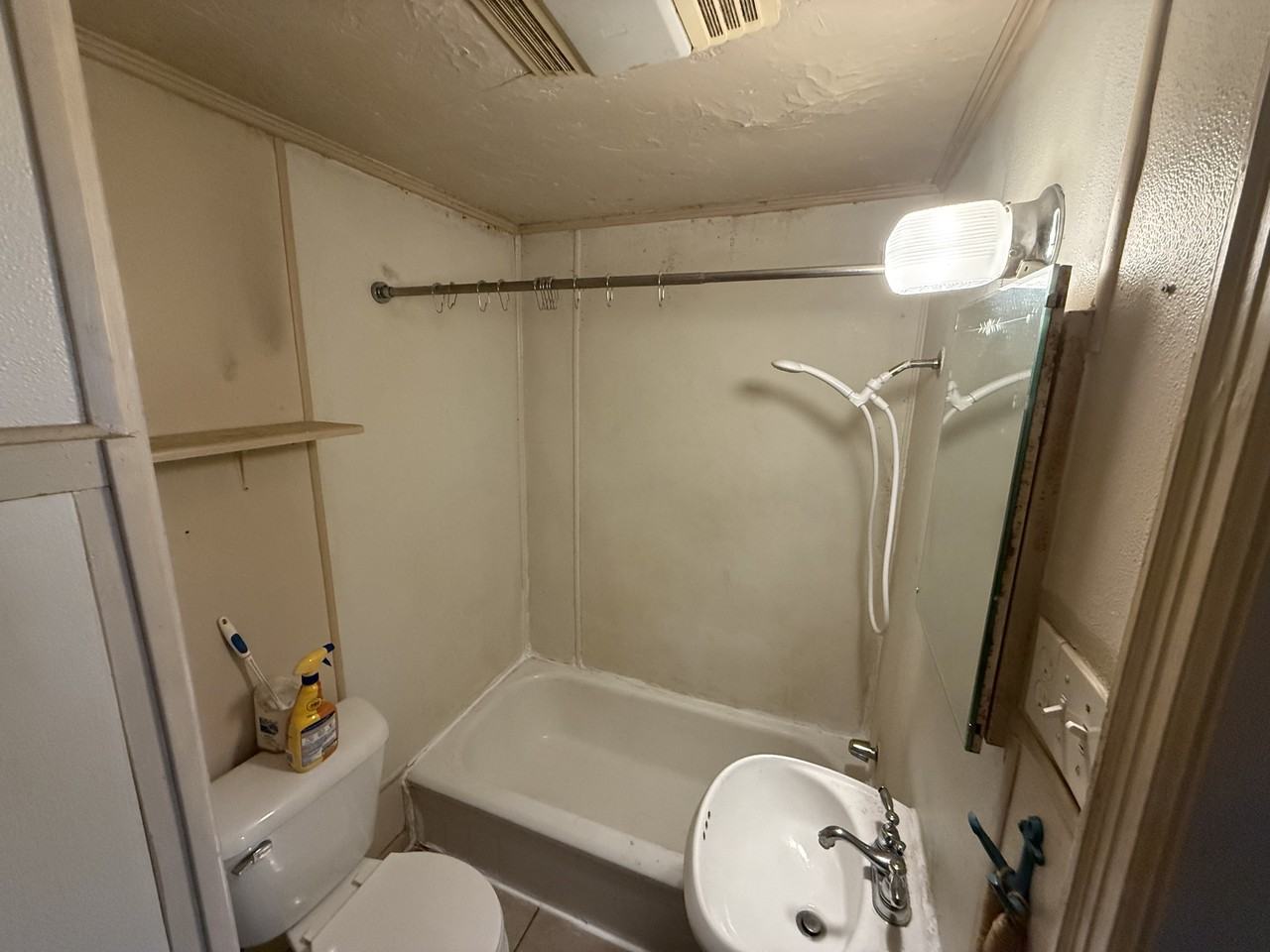 720 1/2 N Texas St #1 - Photo 3 of 5