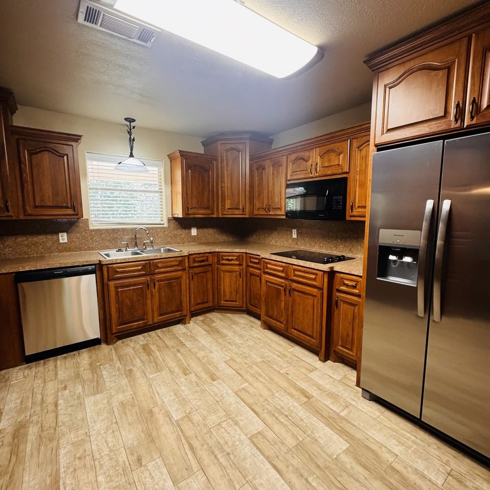 565 E Round Bunch Rd - Photo 4 of 17