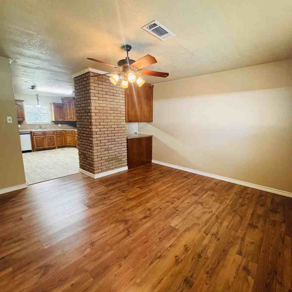 565 E Round Bunch Rd - Photo 5 of 17