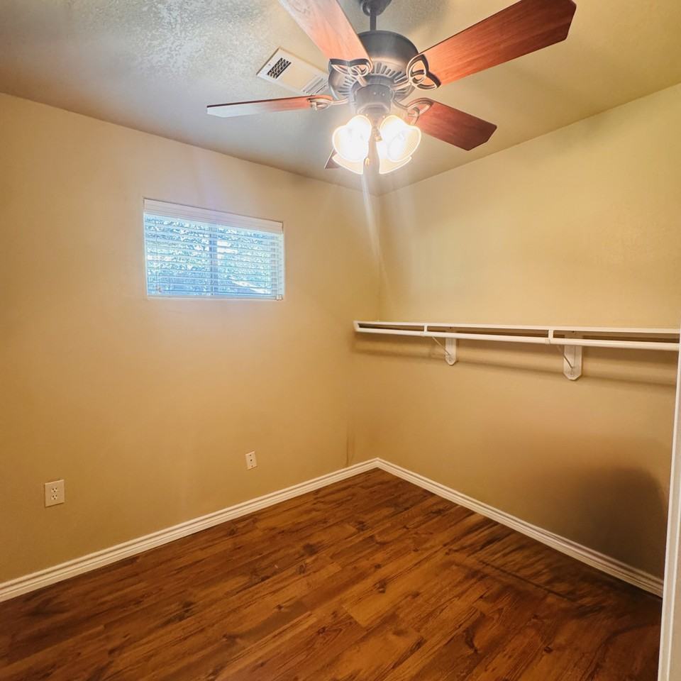 565 E Round Bunch Rd - Photo 6 of 17