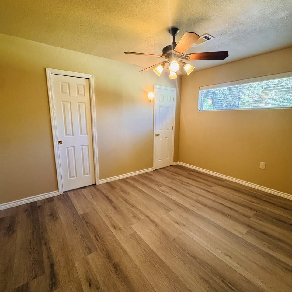 565 E Round Bunch Rd - Photo 7 of 17