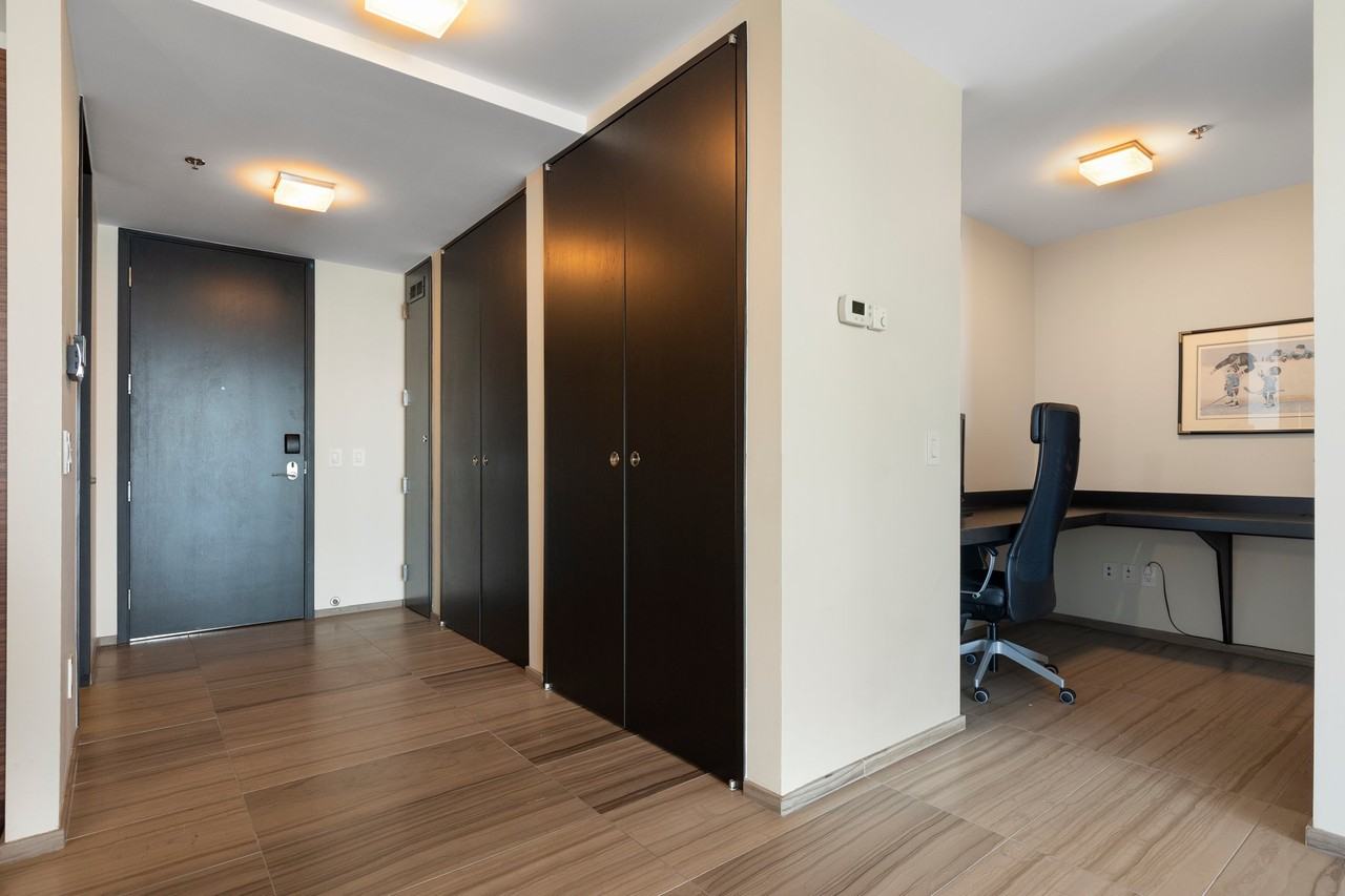 108 9 Ave Sw - Photo 3 of 34