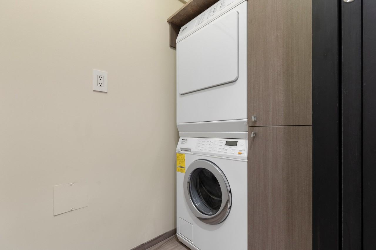 108 9 Ave Sw - Photo 5 of 34