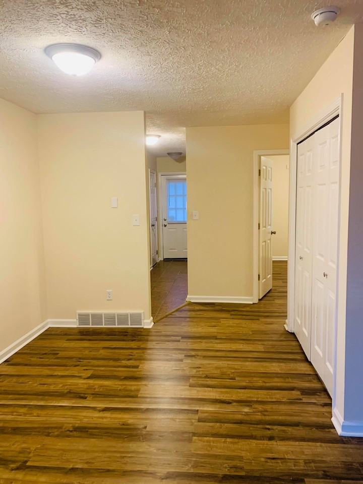 1610 Flanigan Ct #4 - Photo 5 of 24