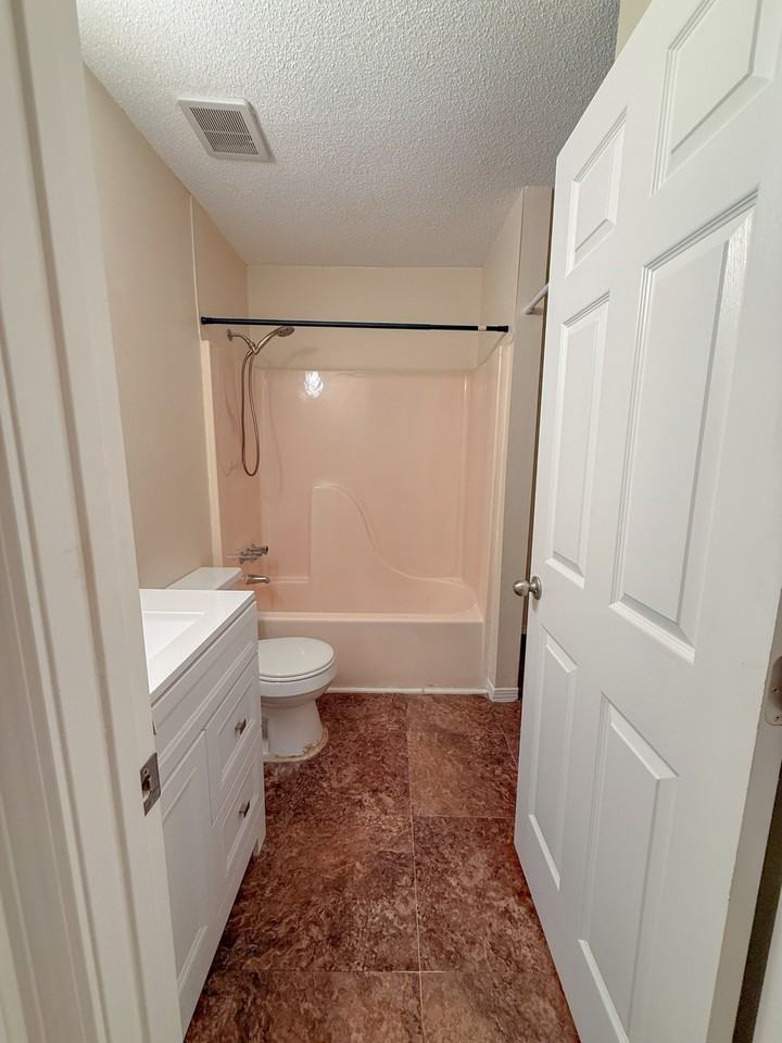 8390 Country Walk Dr #B - Photo 7 of 11