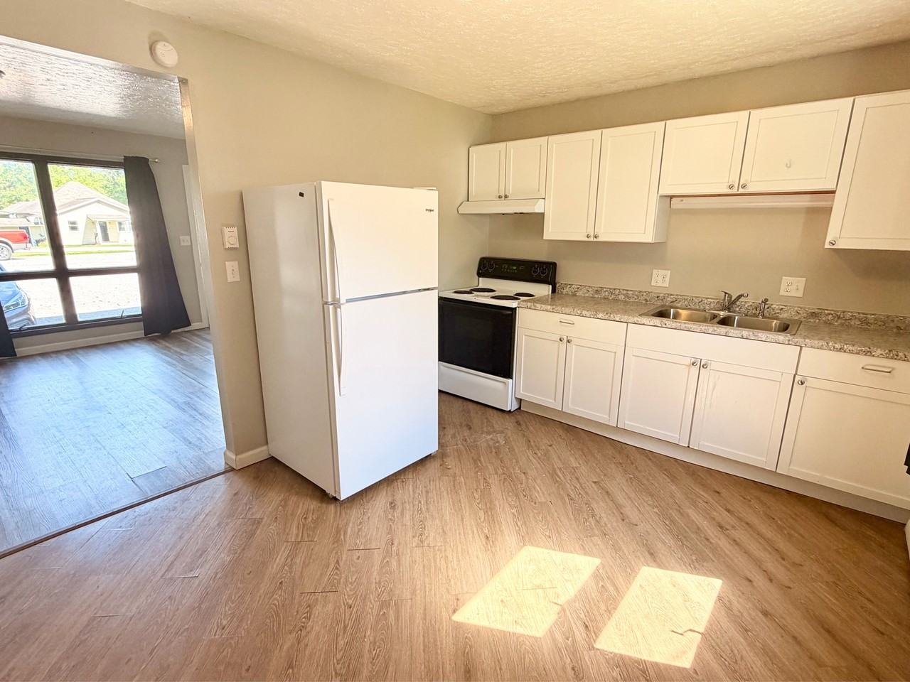 623 N Bryan Ave #20 - Photo 2 of 9