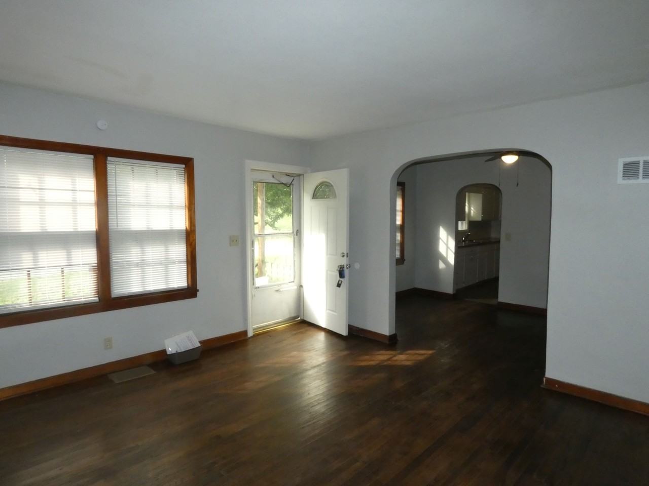 4701 Nw Green Hills Rd - Photo 2 of 15