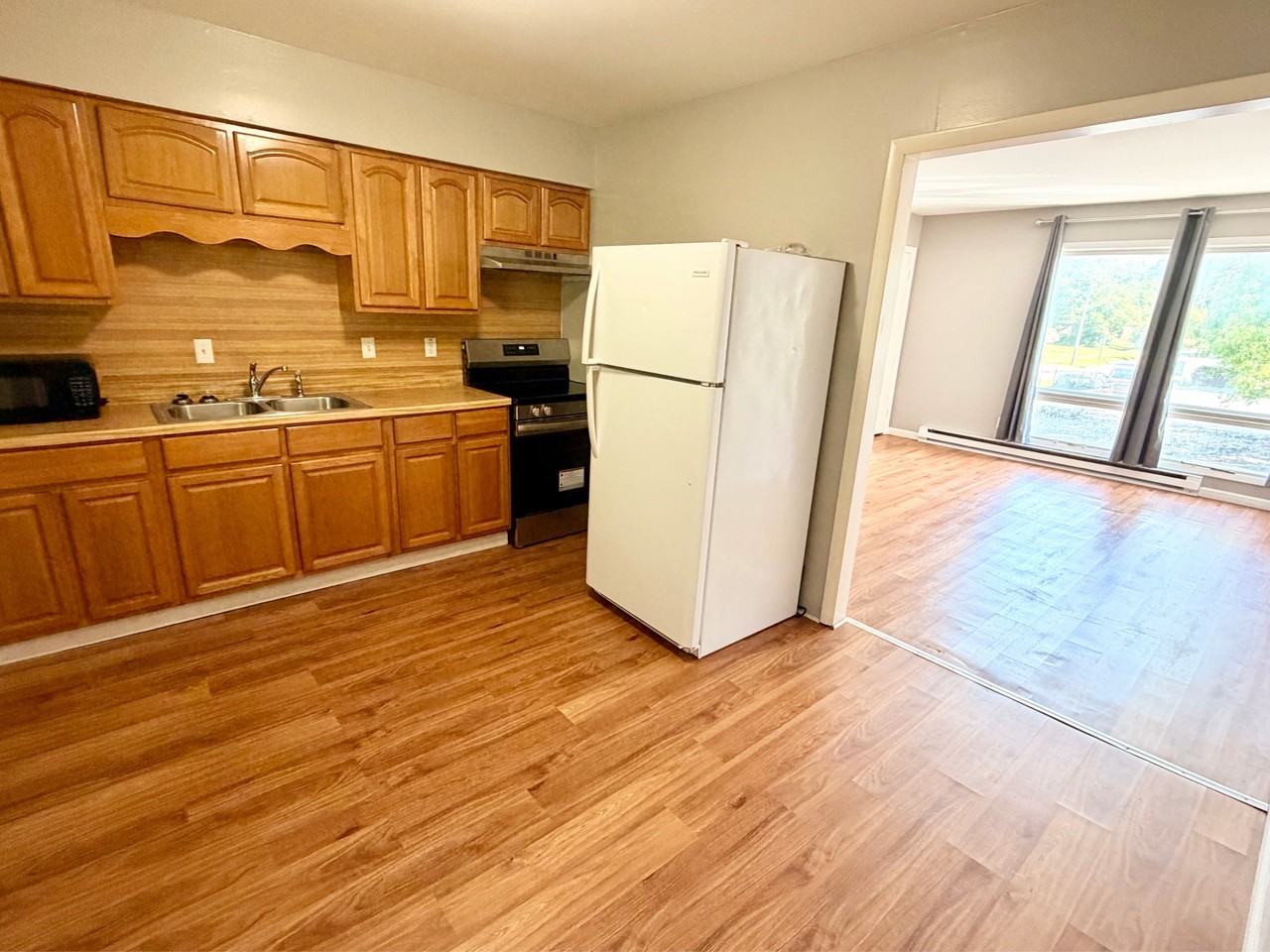 627 N Bryan Ave #9 - Photo 2 of 8